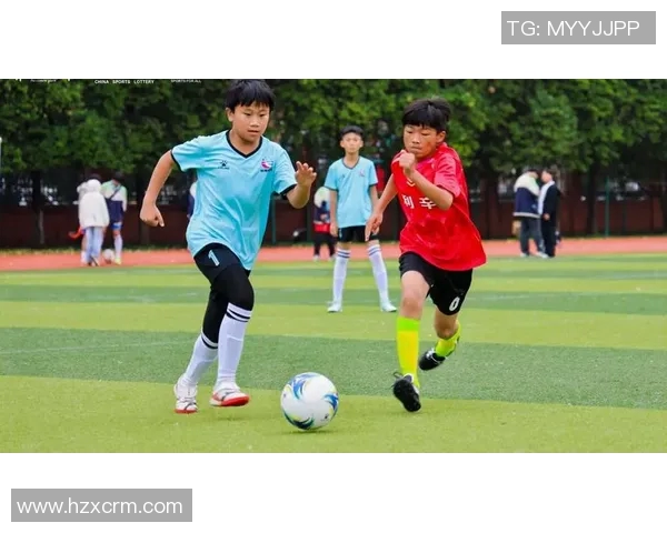 追忆绿茵场上的黄金岁月古老足球球星风采再现